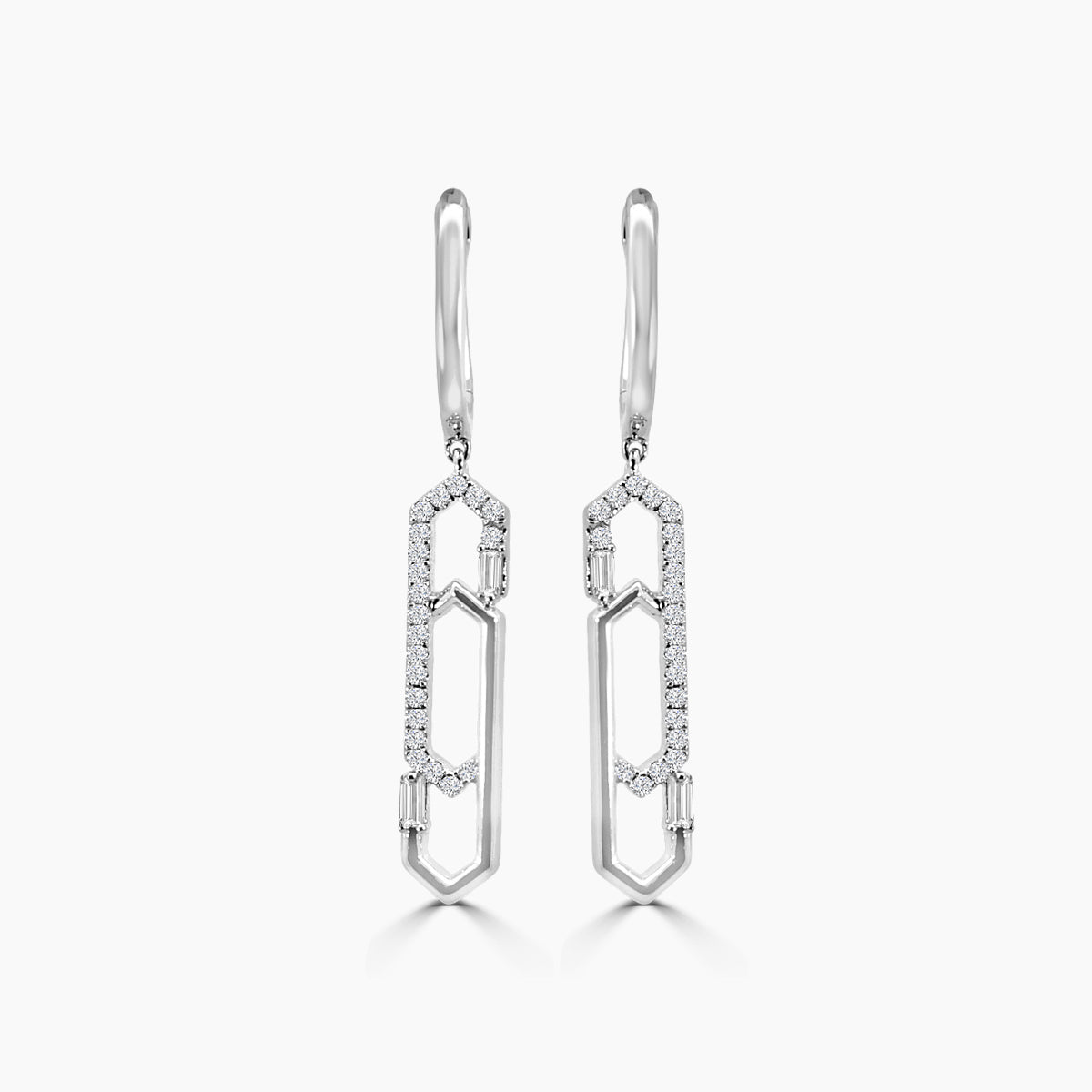 0.25 Ctw Interlocking Fancy Paperclip Earring