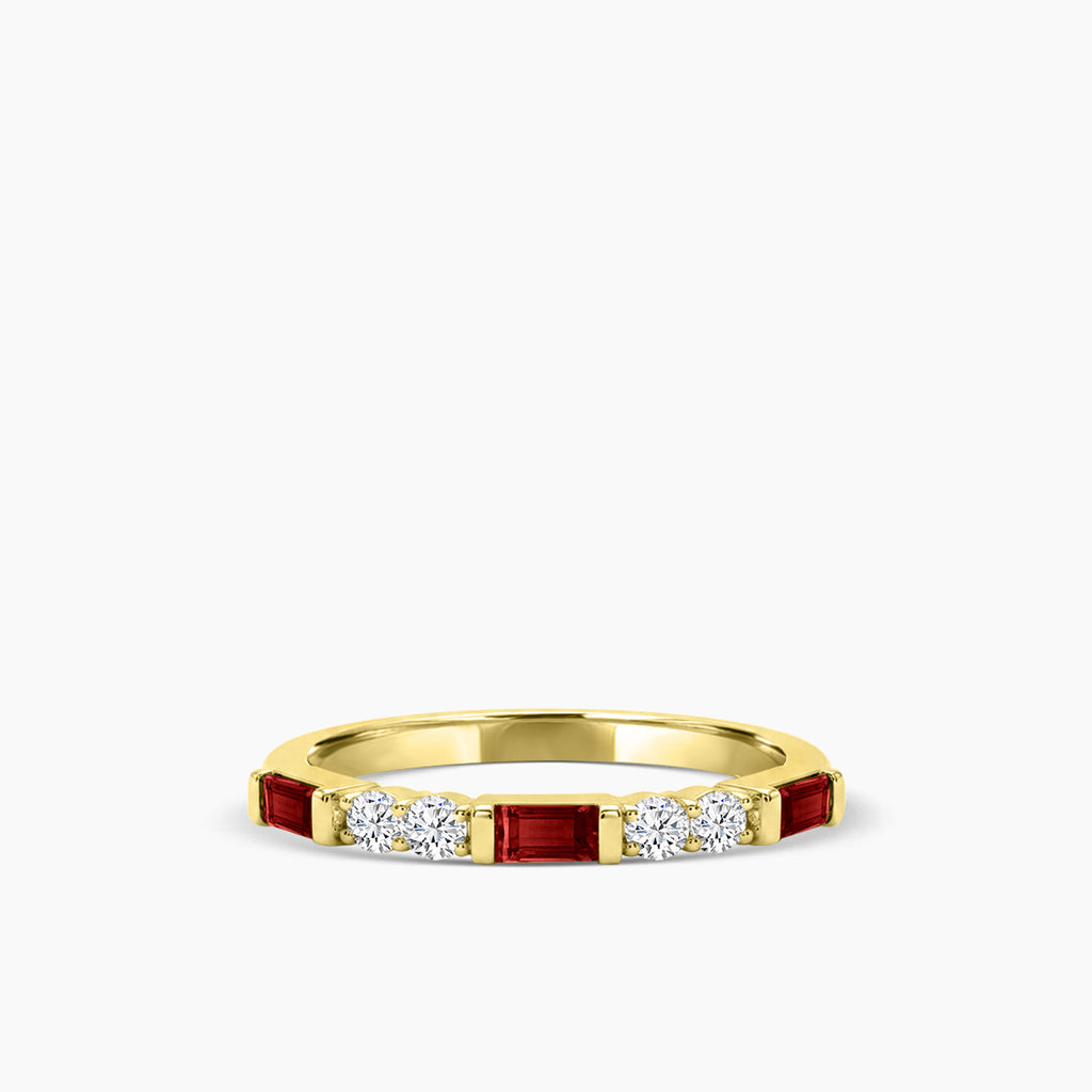 10KY 0.10 Ctw Diamond fashion ring with Garnet