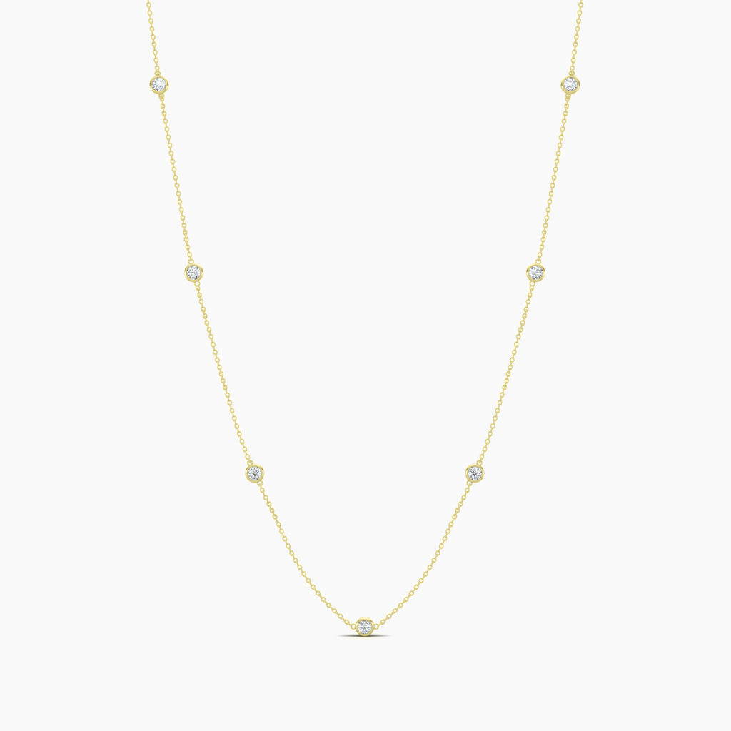 Classic 0.25 Ctw Diamond Station Clover Necklace with 7 Stones