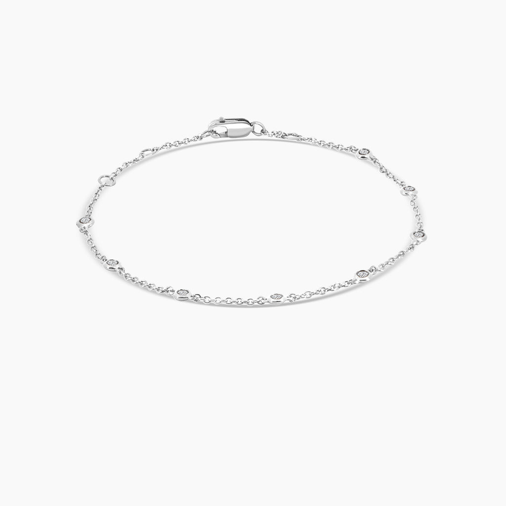 0.25 Ctw Diamond Station Bracelet with 8 Stones